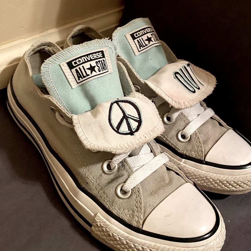 Converse. Woman’s size 6.